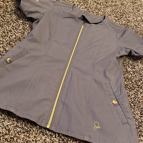 Scrub Top - Picture 2 of 3